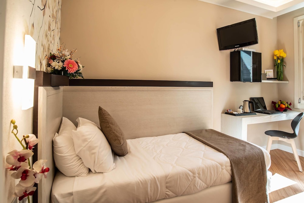 Hotel Memphis — Hotel rooms in Rome, Lazio