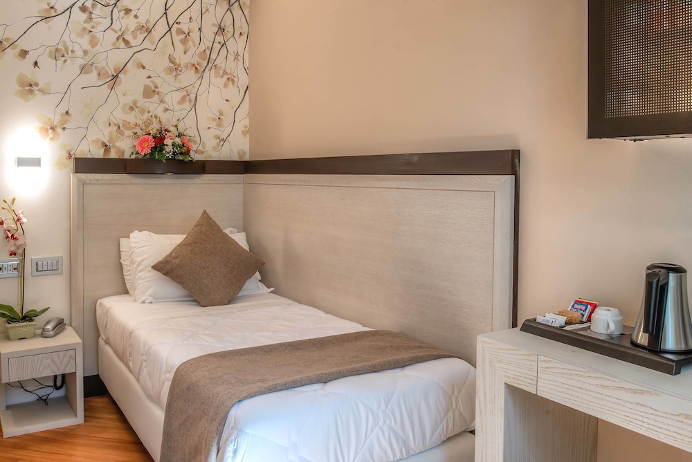 Hotel Memphis — Hotel rooms in Rome, Lazio