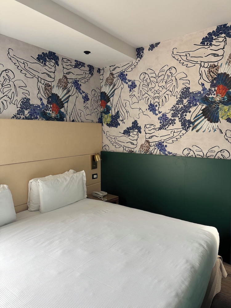Mercure Roma Centro St. John — Hotel rooms in Rome, Lazio