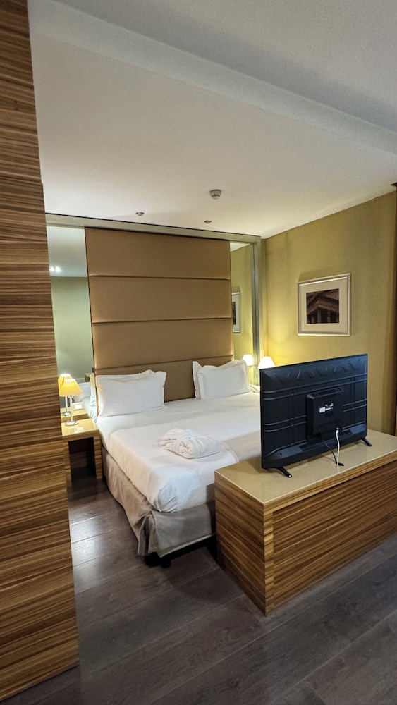 Mercure Roma Centro St. John — Hotel rooms in Rome, Lazio