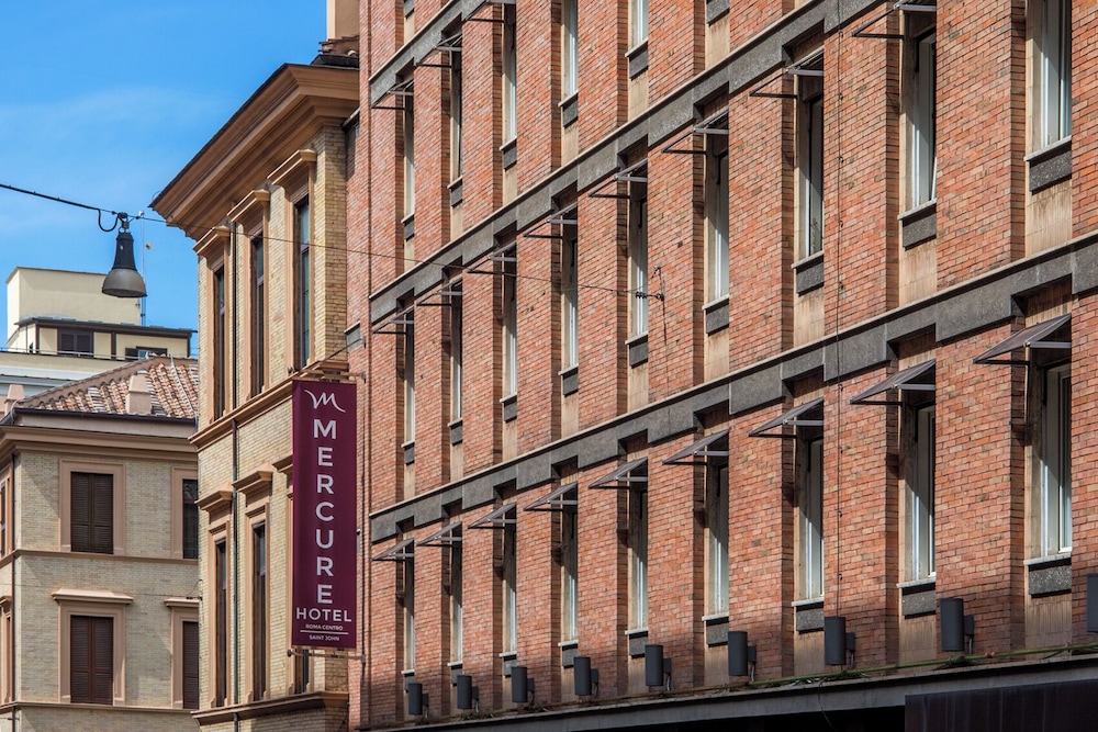 Mercure Roma Centro St. John — Hotel building in Rome, Lazio