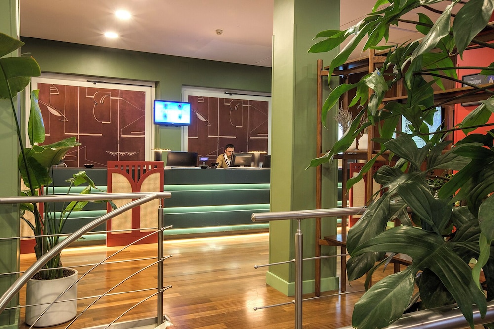 Mercure Roma Centro St. John — Hotel building in Rome, Lazio