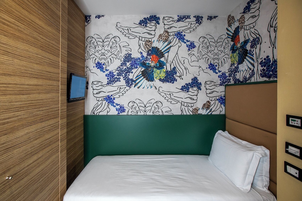 Mercure Roma Centro St. John — Hotel rooms in Rome, Lazio