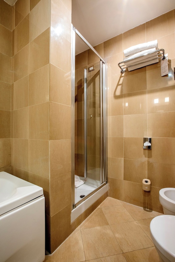 Mercure Roma Centro St. John — Hotel rooms in Rome, Lazio