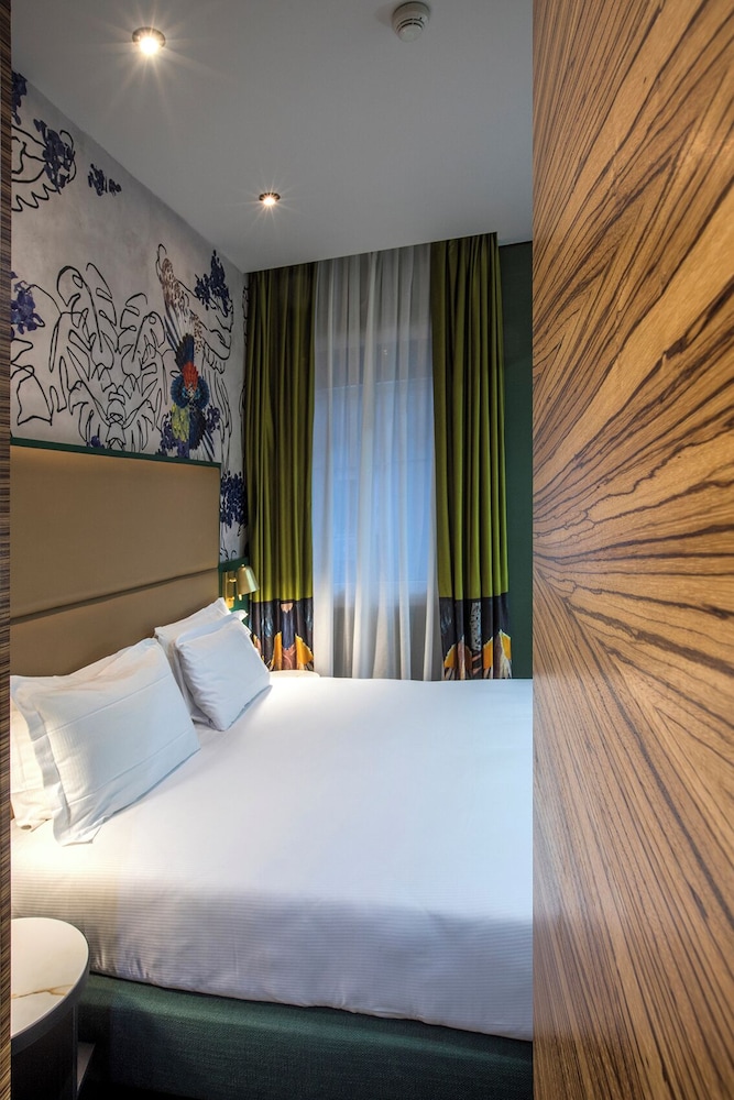 Mercure Roma Centro St. John — Hotel rooms in Rome, Lazio