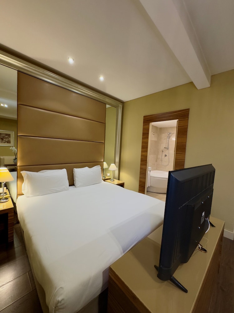 Mercure Roma Centro St. John — Hotel rooms in Rome, Lazio