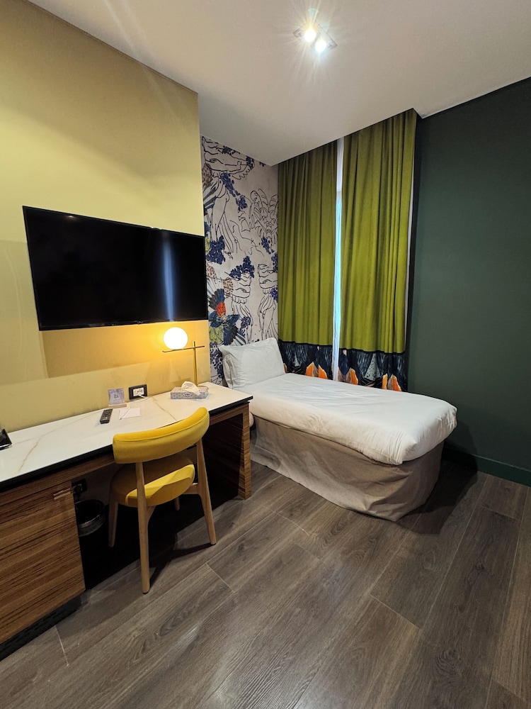 Mercure Roma Centro St. John — Hotel rooms in Rome, Lazio