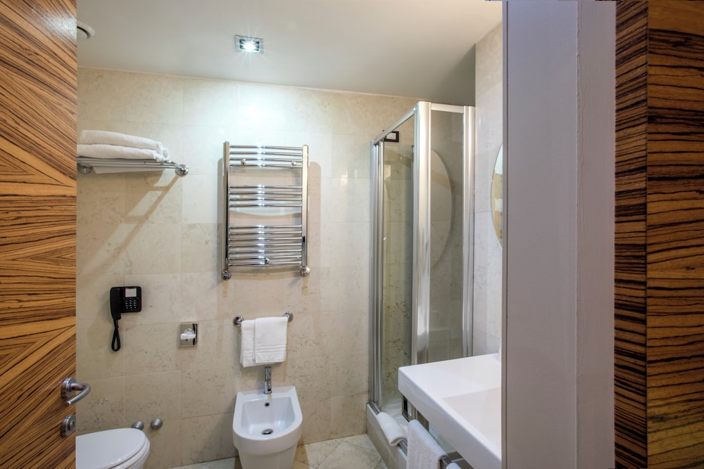 Mercure Roma Centro St. John — Hotel rooms in Rome, Lazio