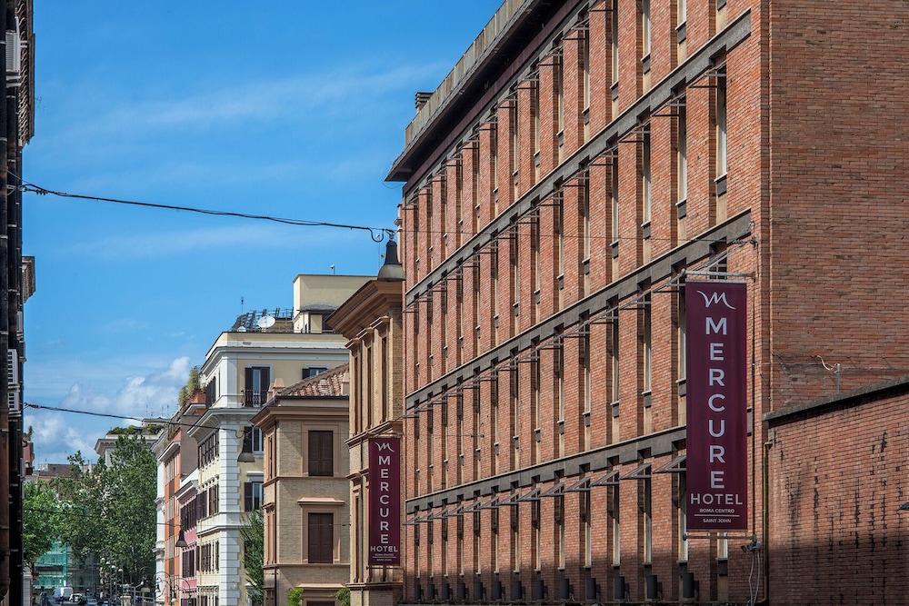 Mercure Roma Centro St. John — Hotel building in Rome, Lazio