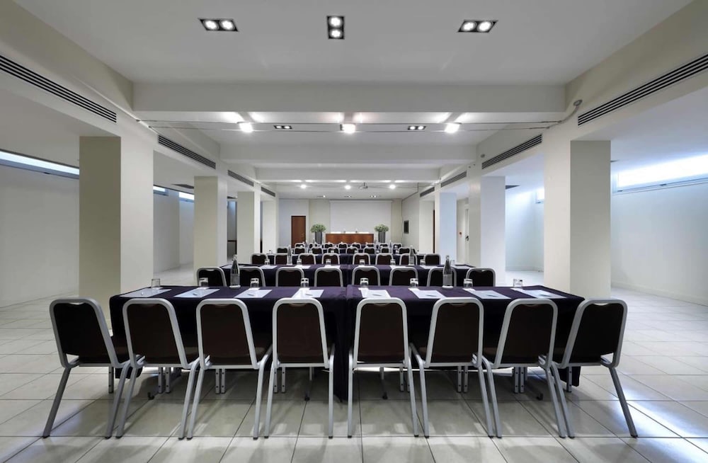 Mercure Roma Centro St. John — Hotel building in Rome, Lazio