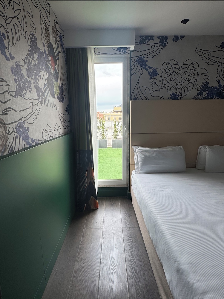 Mercure Roma Centro St. John — Hotel rooms in Rome, Lazio