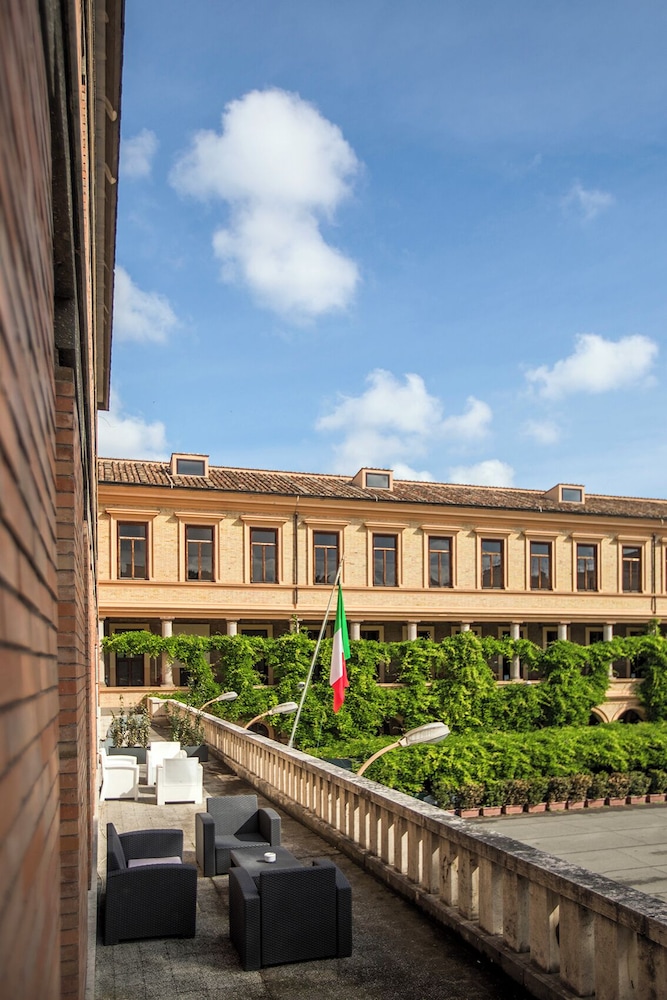 Mercure Roma Centro St. John — Hotel building in Rome, Lazio
