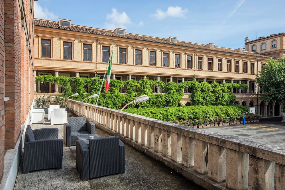Mercure Roma Centro St. John — Hotel building in Rome, Lazio
