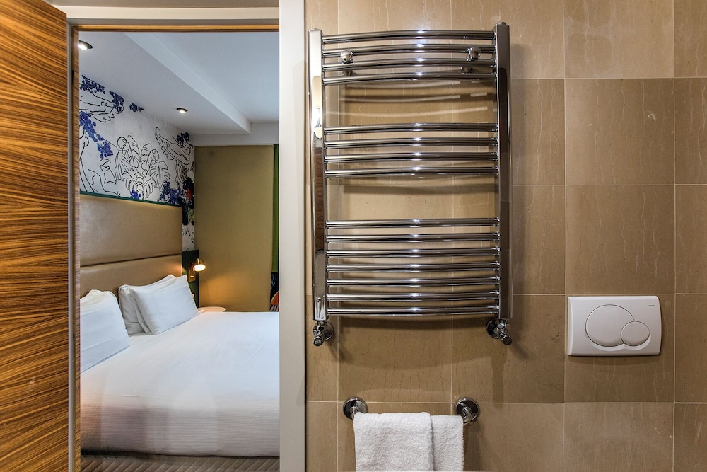 Mercure Roma Centro St. John — Hotel rooms in Rome, Lazio