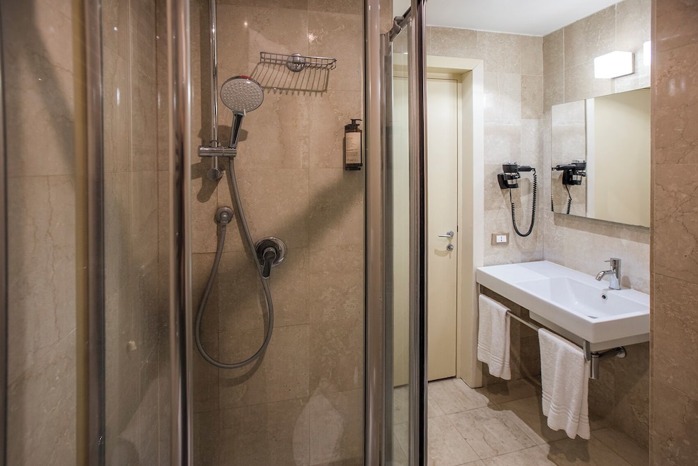 Mercure Roma Centro St. John — Hotel rooms in Rome, Lazio