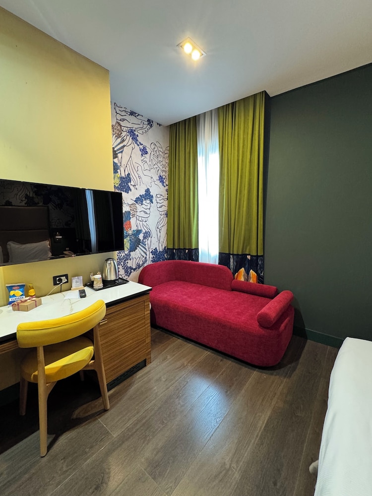 Mercure Roma Centro St. John — Hotel rooms in Rome, Lazio