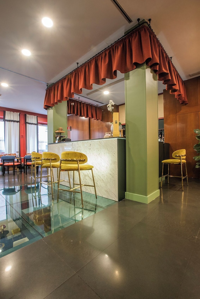 Mercure Roma Centro St. John — Restaurant & bars in Rome, Lazio