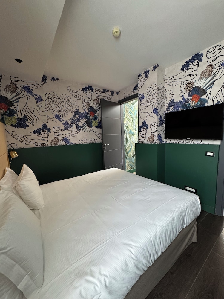 Mercure Roma Centro St. John — Hotel rooms in Rome, Lazio