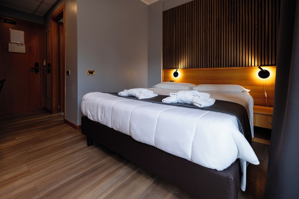 Scheppers Hotel — Hotel rooms in Rome, Lazio