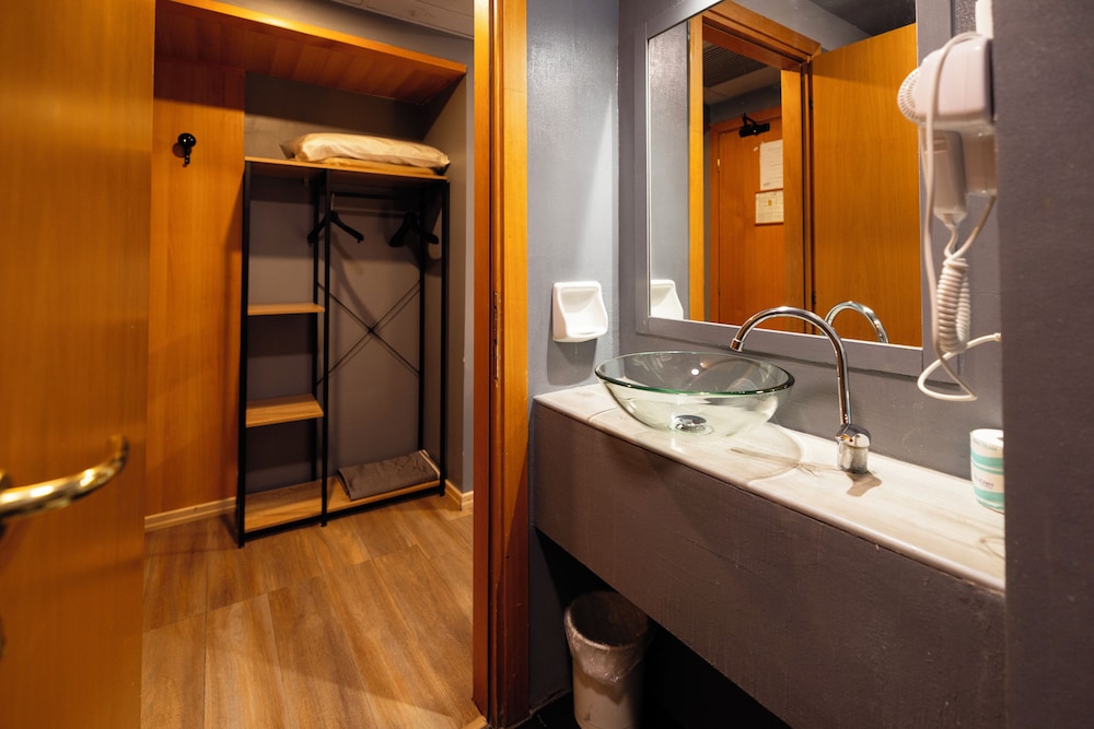 Scheppers Hotel — Hotel rooms in Rome, Lazio