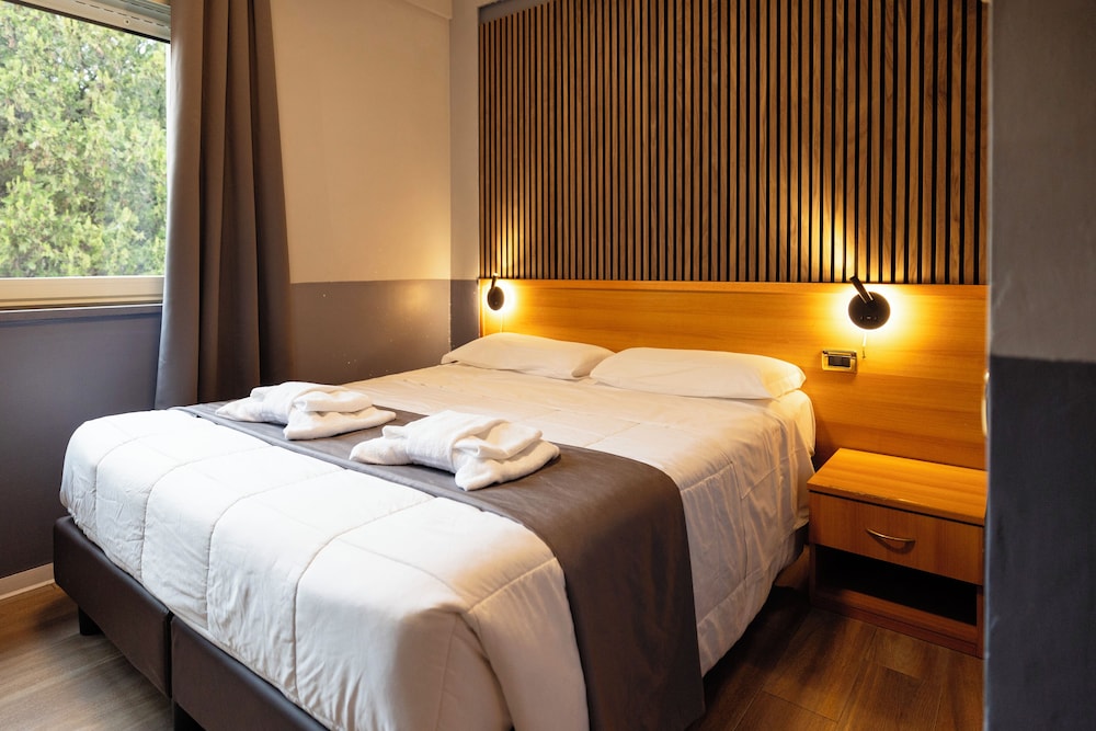 Scheppers Hotel — Hotel rooms in Rome, Lazio