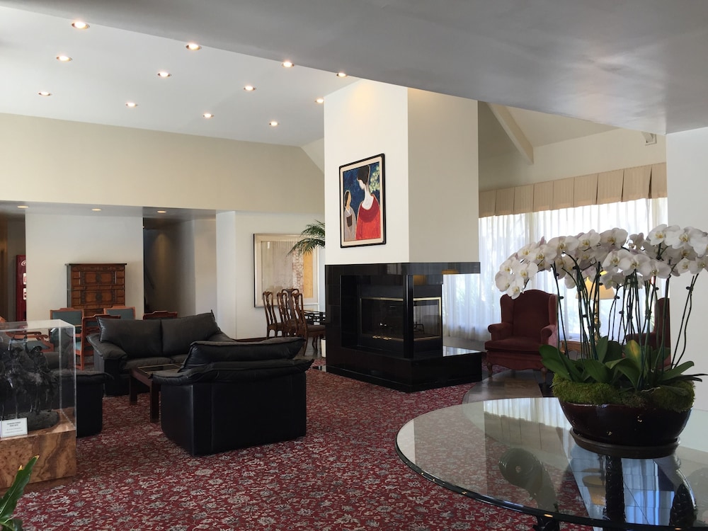 Mikado Hotel - Universal Studios/Burbank — Hotel building in North Hollywood, California