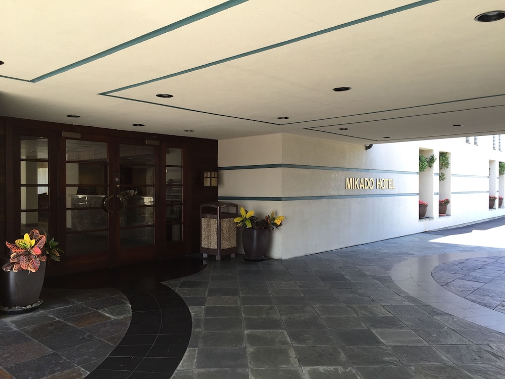 Mikado Hotel - Universal Studios/Burbank — Hotel building in North Hollywood, California