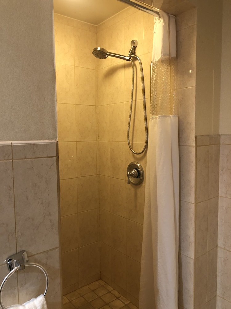 Mikado Hotel - Universal Studios/Burbank — Hotel rooms in North Hollywood, California