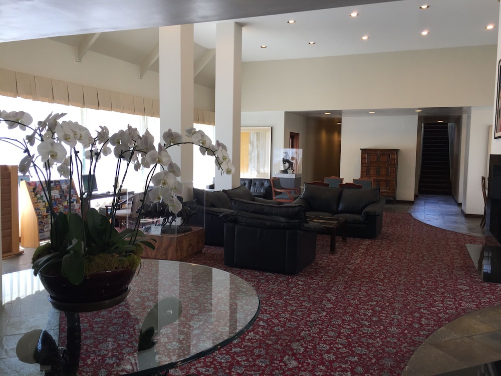Mikado Hotel - Universal Studios/Burbank — Hotel building in North Hollywood, California