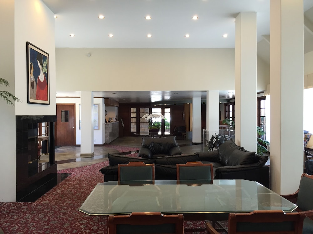 Mikado Hotel - Universal Studios/Burbank — Hotel building in North Hollywood, California