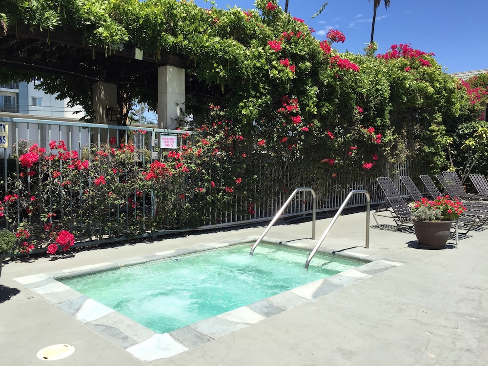 Mikado Hotel - Universal Studios/Burbank — Spa in North Hollywood, California