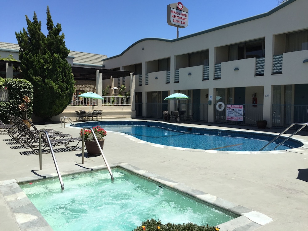Mikado Hotel - Universal Studios/Burbank — Swimming pool in North Hollywood, California