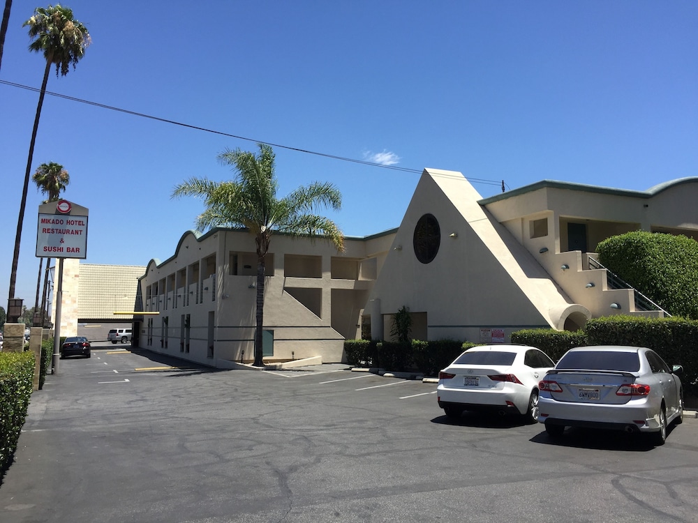 Mikado Hotel - Universal Studios/Burbank — Hotel building in North Hollywood, California