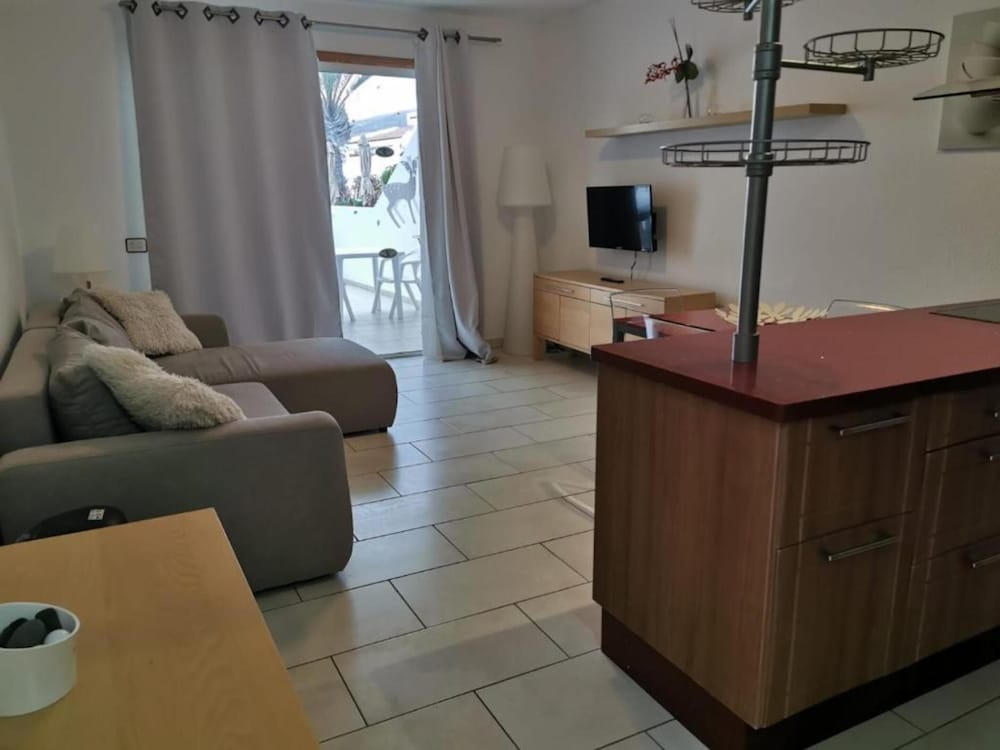 Apartamentos Malibu Park — Hotel rooms in Costa Adeje, Canary Islands