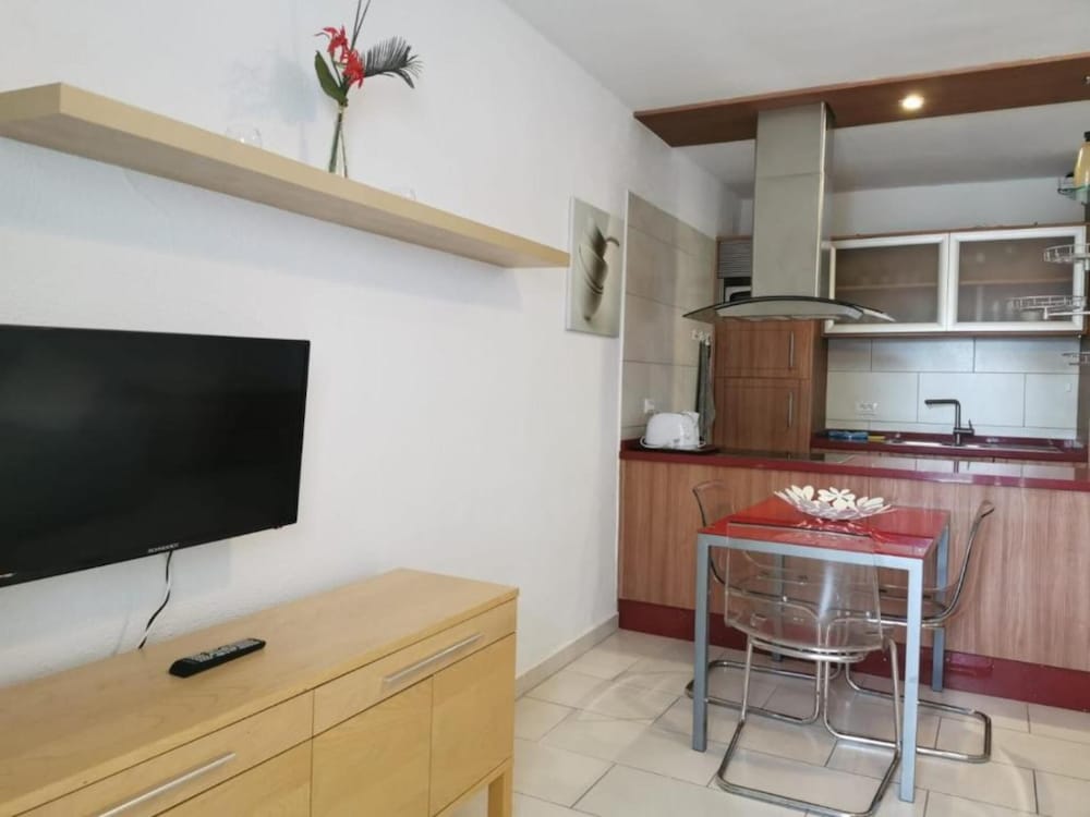 Apartamentos Malibu Park — Hotel rooms in Costa Adeje, Canary Islands