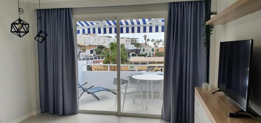 Apartamentos Malibu Park — Hotel rooms in Costa Adeje, Canary Islands