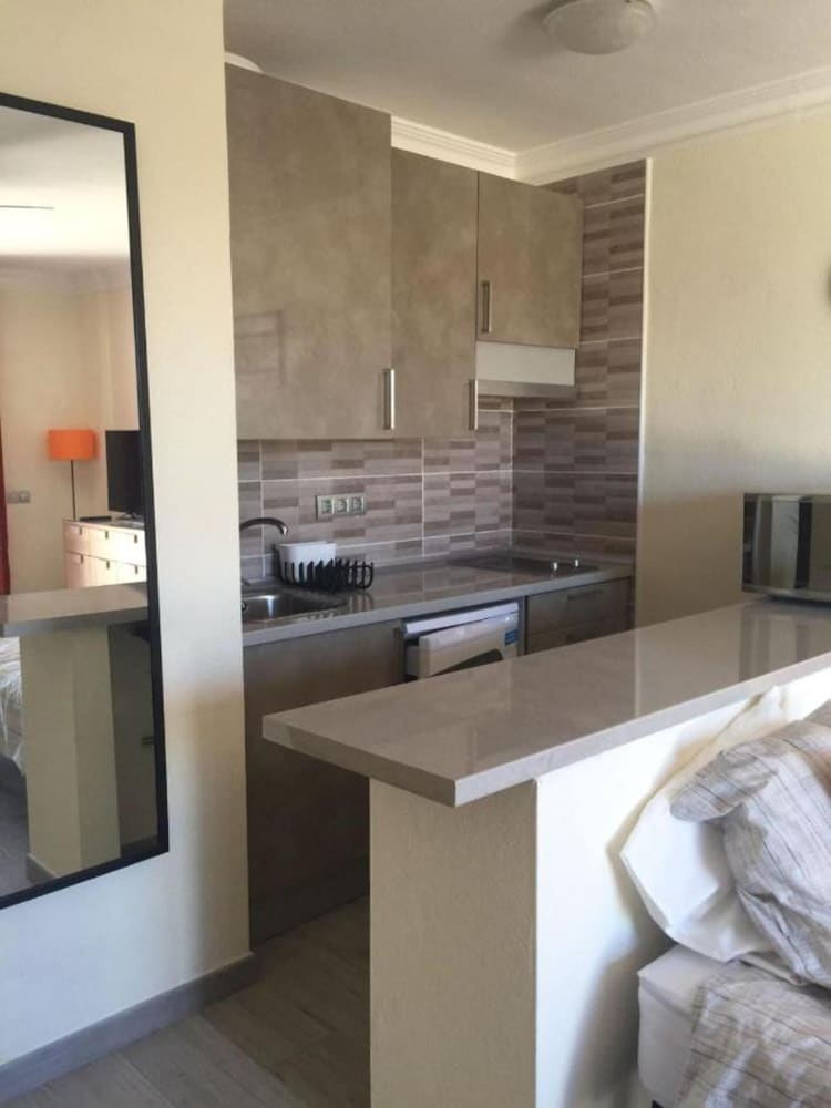 Apartamentos Malibu Park — Hotel rooms in Costa Adeje, Canary Islands
