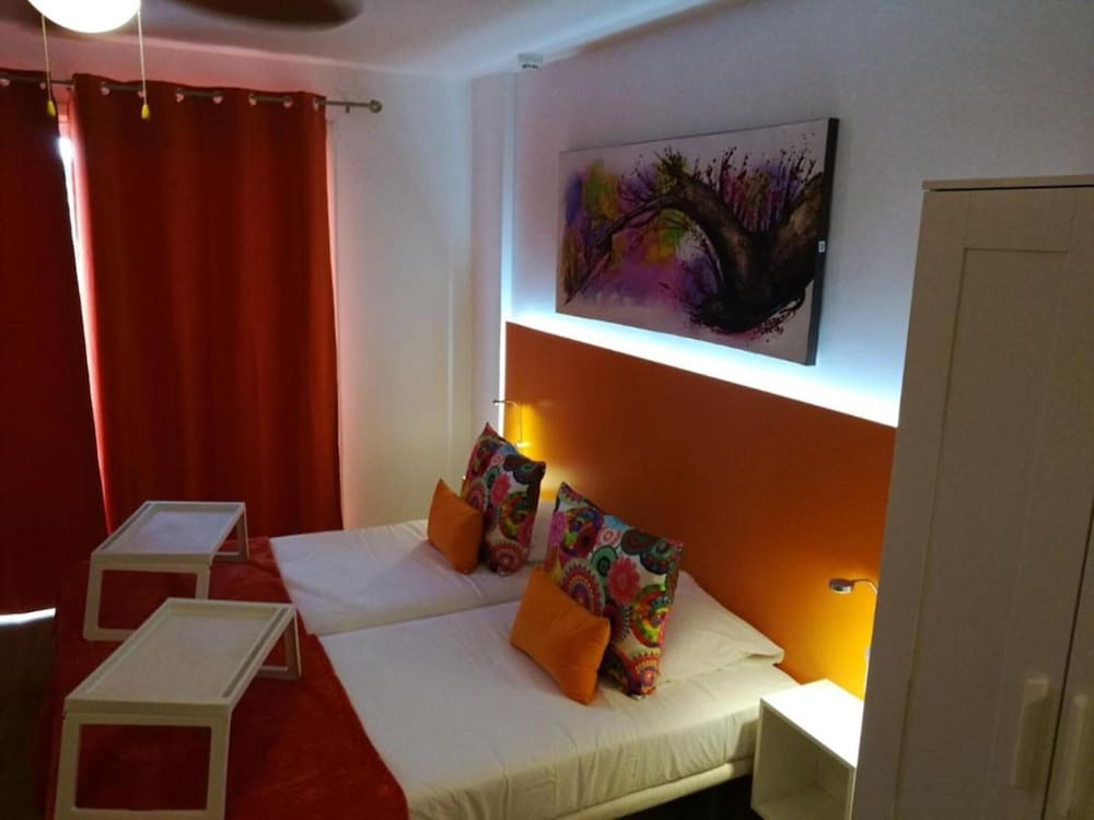 Apartamentos Malibu Park — Hotel rooms in Costa Adeje, Canary Islands