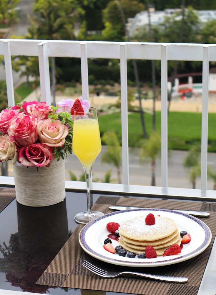 The Beverly Hilton — Restaurant & bars in Beverly Hills, California
