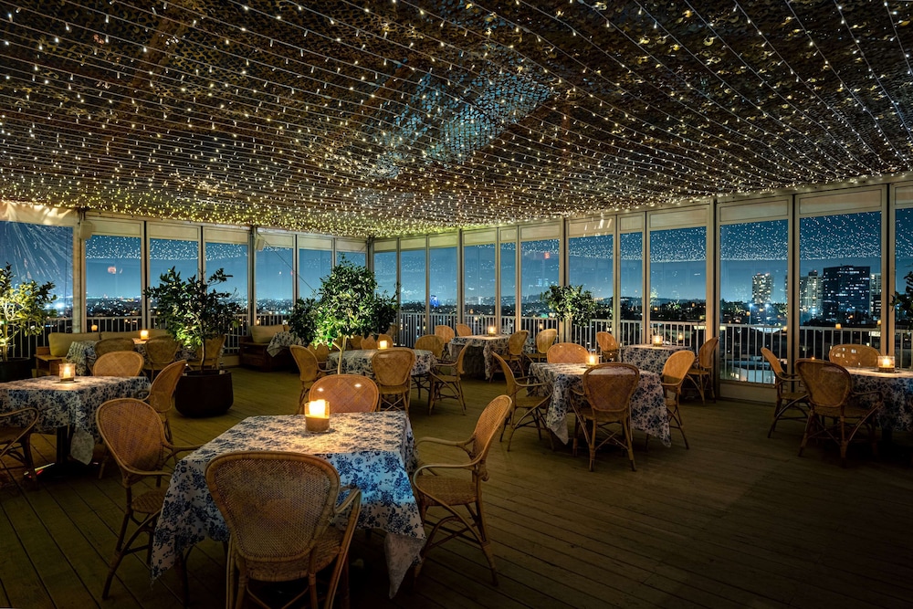 The Beverly Hilton — Restaurant & bars in Beverly Hills, California
