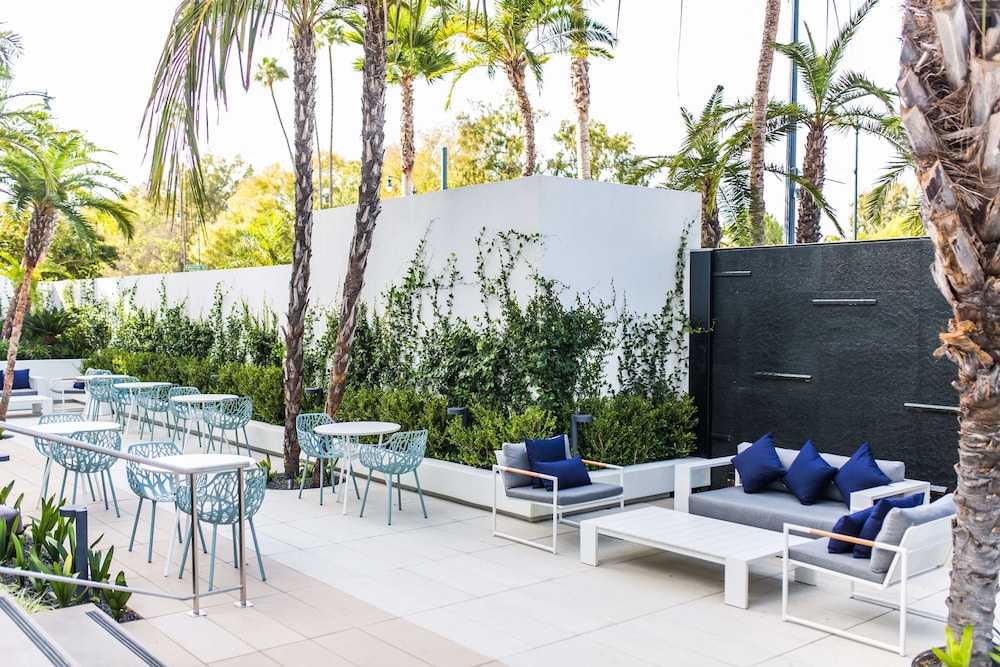 The Beverly Hilton — Restaurant & bars in Beverly Hills, California