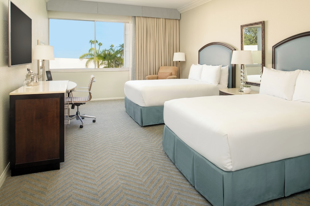 The Beverly Hilton — Hotel rooms in Beverly Hills, California