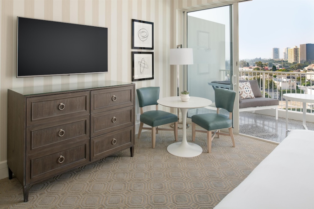 The Beverly Hilton — Hotel rooms in Beverly Hills, California