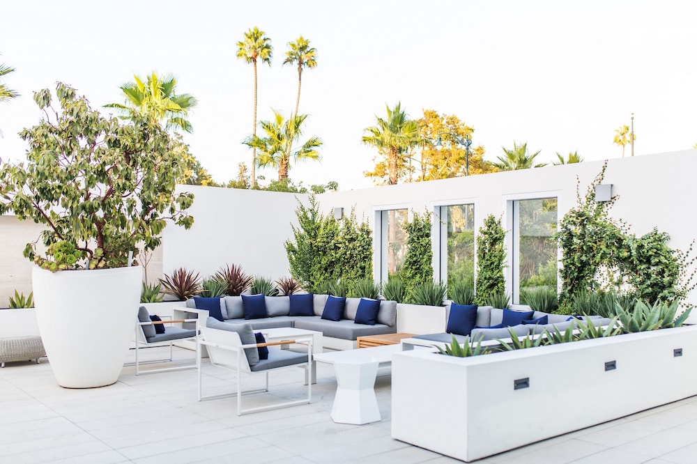 The Beverly Hilton — Restaurant & bars in Beverly Hills, California