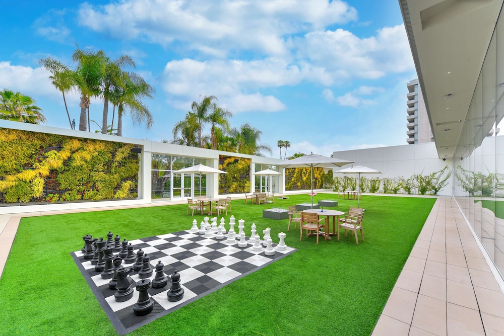 The Beverly Hilton — Sports & recreation in Beverly Hills, California