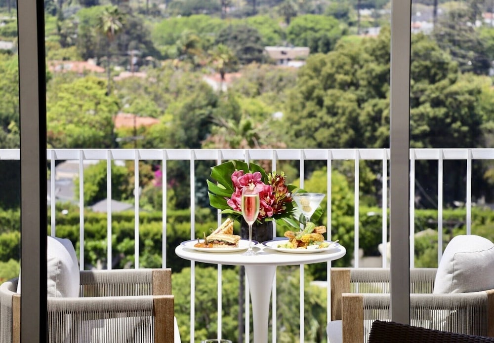 The Beverly Hilton — Restaurant & bars in Beverly Hills, California