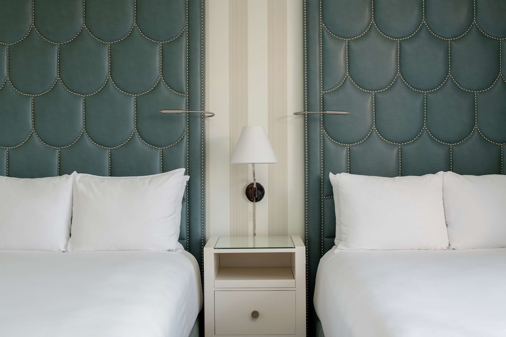The Beverly Hilton — Hotel rooms in Beverly Hills, California