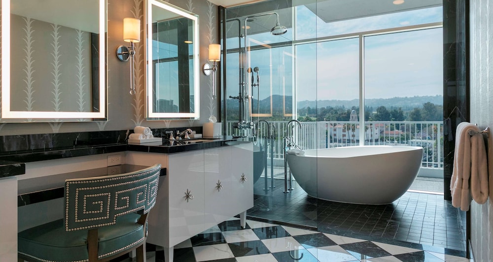 The Beverly Hilton — Hotel rooms in Beverly Hills, California