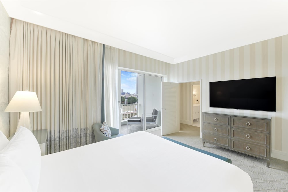 The Beverly Hilton — Hotel rooms in Beverly Hills, California