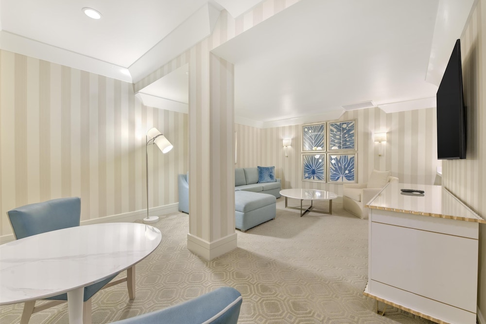 The Beverly Hilton — Hotel rooms in Beverly Hills, California
